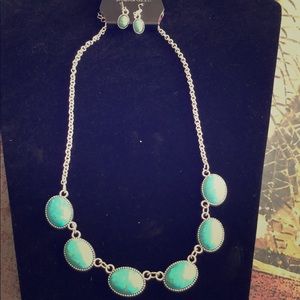 Turquoise w/ Silver necklace w/ earrings